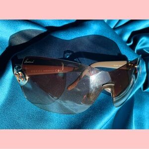 Women’s Gucci Oversized Shield Sunglasses with Brown Gradient Lens, Gold GG Logo